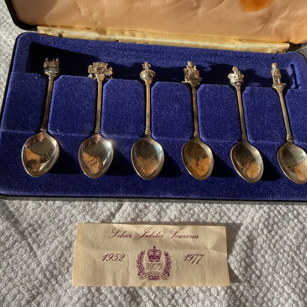 Queen Elizabeth II Silver Jubilee Set of 6 Vintage Commemorative Teaspoons